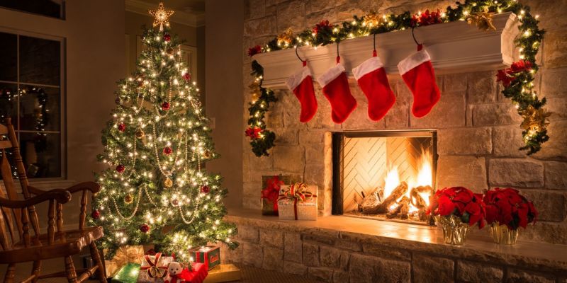 Christmas tree decorating contest